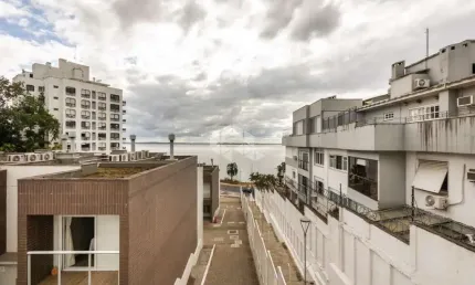Casa em Condomínio 3 dormitórios, 2 suítes, 3 vagas na Avenida Padre Cacique, Praia de Belas - Porto Alegre