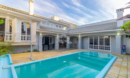 Casa sobrado 3 dormitórios com 4 vagas. no bairro Jardim Itú / Planalto