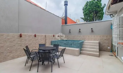Casa com 3 quartos à venda na Rua Onze de Agosto, 110, São João, Porto Alegre