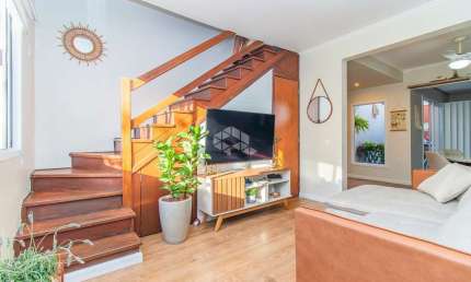 Casa 2 dormitórios em condomínio fechado com infra completa no bairro Humaitá