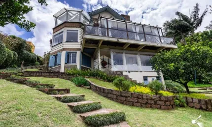 Casa de cinema em terreno com 1600m² na Zona Sul de Porto Alegre/RS