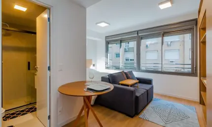 Apartamento 1 dormitório, 27m2, vaga, no Centro Histórico em Porto Alegre.