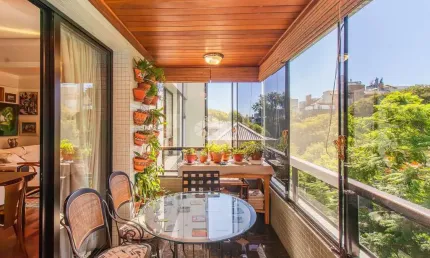 Elegante apartamento de 2 dormitórios no Moinhos de Vento