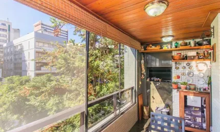 Elegante apartamento de 2 dormitórios no moinhos de vento