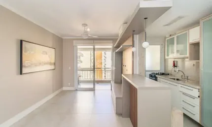 Apartamento semi mobiliado com 2 dormitórios (1 suíte) e 2 vagas no passo da areia - andar alto com vista definida