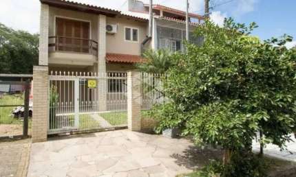 Casa de 3 dormitórios com 1 suíte no bairro Aberta dos Morros