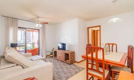 Viva o melhor de Porto Alegre com conforto, luz natural e localização privilegiada!