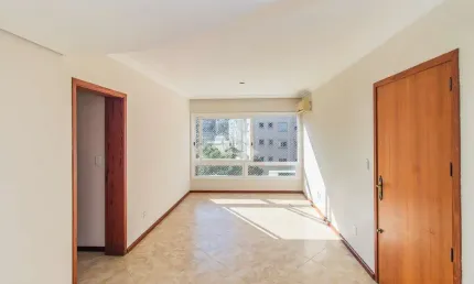 Apartamento á venda com 2 dormitórios e 1 vaga coberta no bairro Auxiliadora