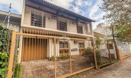 Casa com 5 quartos à venda na Rua Portugal, 475, São João, Porto Alegre