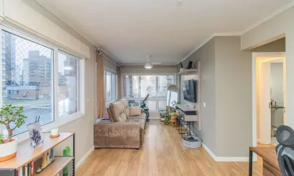 Apartamento à venda no bairro rio branco com 2 dormitórios, suíte e 2 vagas! perto do parcão e zaffari!