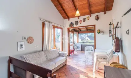 Cobertura de 3 dormitórios e 2 vagas, com elevador no bairro petrópolis!