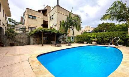 CASA 5 DORMITÓRIOS COM SUÍTE MASTER COM 5 VAGAS - JARDIM PLANALTO