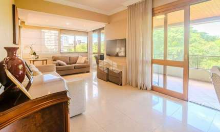 Apartamento com 3 quartos e 169m² à venda em Moinhos de Vento, Porto Alegre.