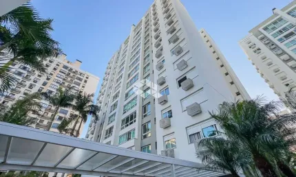 Belo apartamento de tres dormitórios/quartos em andar alto