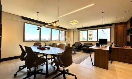 Sala comercial mobiliada 45m²  andar alto com vaga no petrópolis