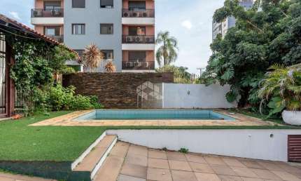 Casa com 160m² e 3 dormitórios, 1 suíte, 3 vagas no bairro Passo da Areia em Porto Alegre