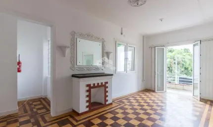 CASA/ SOBRADO COM 614M²  COM 4 DORMITÓRIOS, 1 SUÍTE COM 2 VAGAS COBERTAS E EDÍCULA