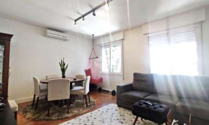 Apartamento semi mobiliado com 51m² privativos de 01 dormitório e  01 vaga coberta no bairro Higienópolis em Porto Alegre