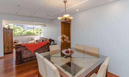 Apartamento de 02 dormitórios e 01 vaga com 90m² no bairro Petrópolis em Poa.