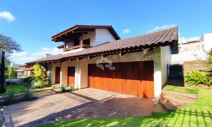 Casa 03 dormitórios e 5 vagas com 300m² no bairro São Sebastião