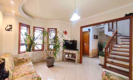 Casa de 4 Dormitórios com 2 Vagas em Condomínio Fechado no Ecoville