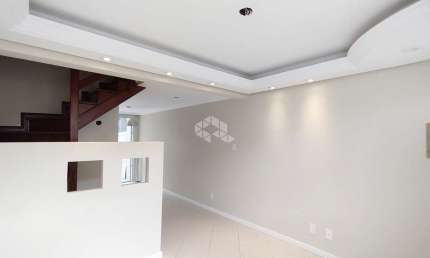 Casa sobrado em condominio com 02 dormitórios e vagano bairro Sarandi em Porto Alegre