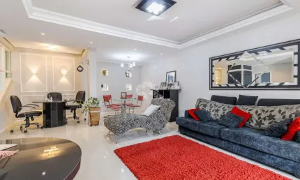 Casa de 04 dormitórios, 01 suíte , 03 vagas cobertas e 267m² no bairro Jardim Itu