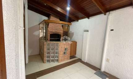 Apto de 3 dorms - Terreo com churrasqueira - 1 vaga de garagem Rotativa - Bairro Partenon