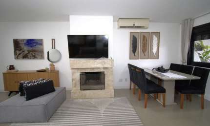 Casa sobrado com 3 suites duas vagas cobertas no bairro Igara