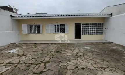 Casa com 3 Dormitórios no bairro Niterói em Canoas.