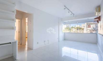 Apartamento 2 dormitórios com 1 suíte com 73m e vaga dupla no Bairro Jardim Botânico