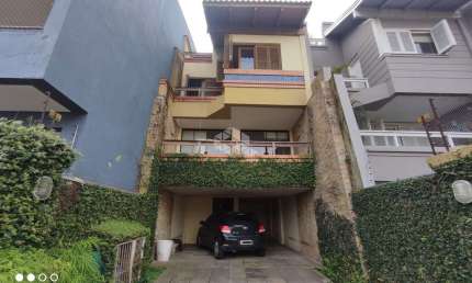 Casa de 4 Pavimentos com 3 Dormitórios, 1 Suíte no Bairro Tristeza, Porto Alegre