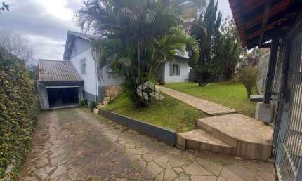 Casa 3 dormitórios sendo 1 suíte e garagem para 2 carros
