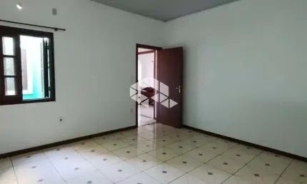 CASA/ SOBRADO COM 210M² 3 DORMITÓRIOS COM VÁRIAS VAGAS - MATHIAS VELHO