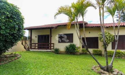 Casa de 03 dormitórios, suíte e 205m² no bairro  Harmonia em Canoas