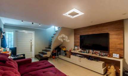 CASA SEMI MOBILIADA 2 DORMITÓRIOS COM SUÍTE E VAGA ESCRITURADA - MORRO SANTANA