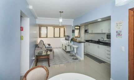 Excelente apartamento de 2 dormitórios com vaga escriturada na Cidade Baixa.