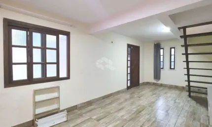 Casa com 300m² construídos, terreno de 250m², 7 vagas, Aceita Financiamento, no bairro Santa Rosa de Lima