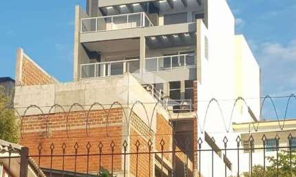 CASA Á VENDA COM 4 DORMITÓRIOS/QUARTOS, 3 VAGAS/BOX, NO BAIRRO TERESÓPOLIS, PORTO ALEGRE/RS.
