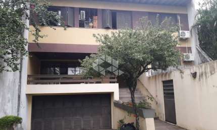 casa sobrado no bairro Glória em Porto Alegre com 4 dormitórios e 4 vagas