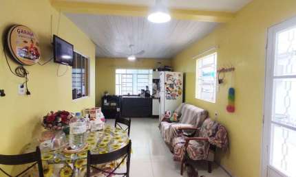 Casa 3 dormitórios com suíte, pátio e edícula no Jardim Carvalho