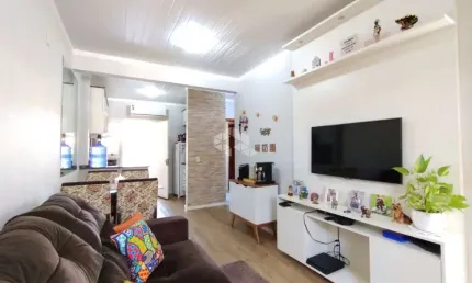 Excelente casa  semi mobiliada em condomínio,  02 dormitórios e 02 vagas cobertas com 65,28m² Privativos no bairro Olaria em Canoas.