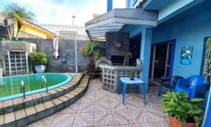 Casa 316m² com 4 Dormitórios - 3 vagas de garagem no Bairro Jardim Itu