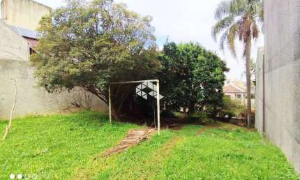 Terreno residencial medindo 10mX33m no bairro Jardim São Pedro em Porto Alegre. Aceita financiamento!