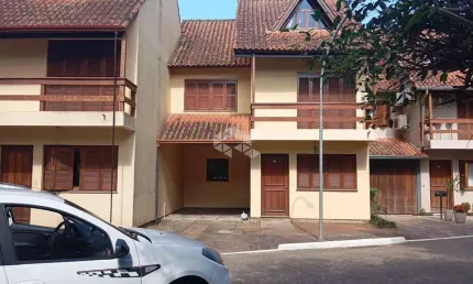 Casa em condomínio fechado com 3 quartos à venda na Avenida Orleaes, 105, Guarujá, Porto Alegre