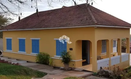 Casa diferenciada e reformada em um terreno de mais de 1.200m², em estilo colonial o