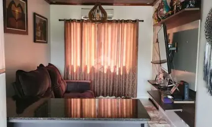 Sobrado com 4 quartos, 1 suíte, 4 vagas e pátio, no jardim carvalho
