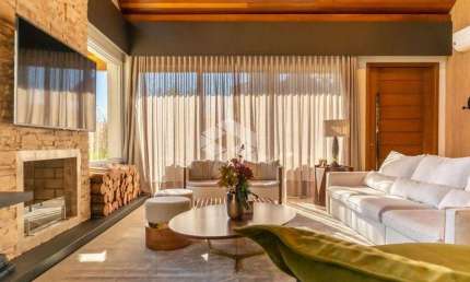 Casa de Alto Padrão à Venda no Alphaville Gramado com 3 Suítes
