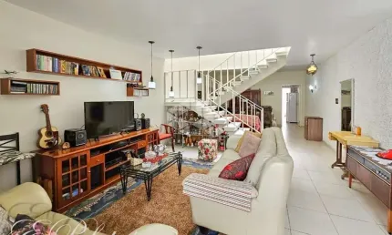 Ampla Casa a venda, 3 quartos/dormitórios,  junto ao comércio da Azenha, Porto Alegre