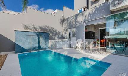 Casa à venda com 3 quartos, 134m² no São Luis, Canoas.
